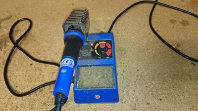 Soldering iron for LED connections