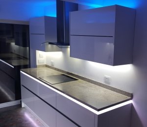 Cool white working light for food preparation